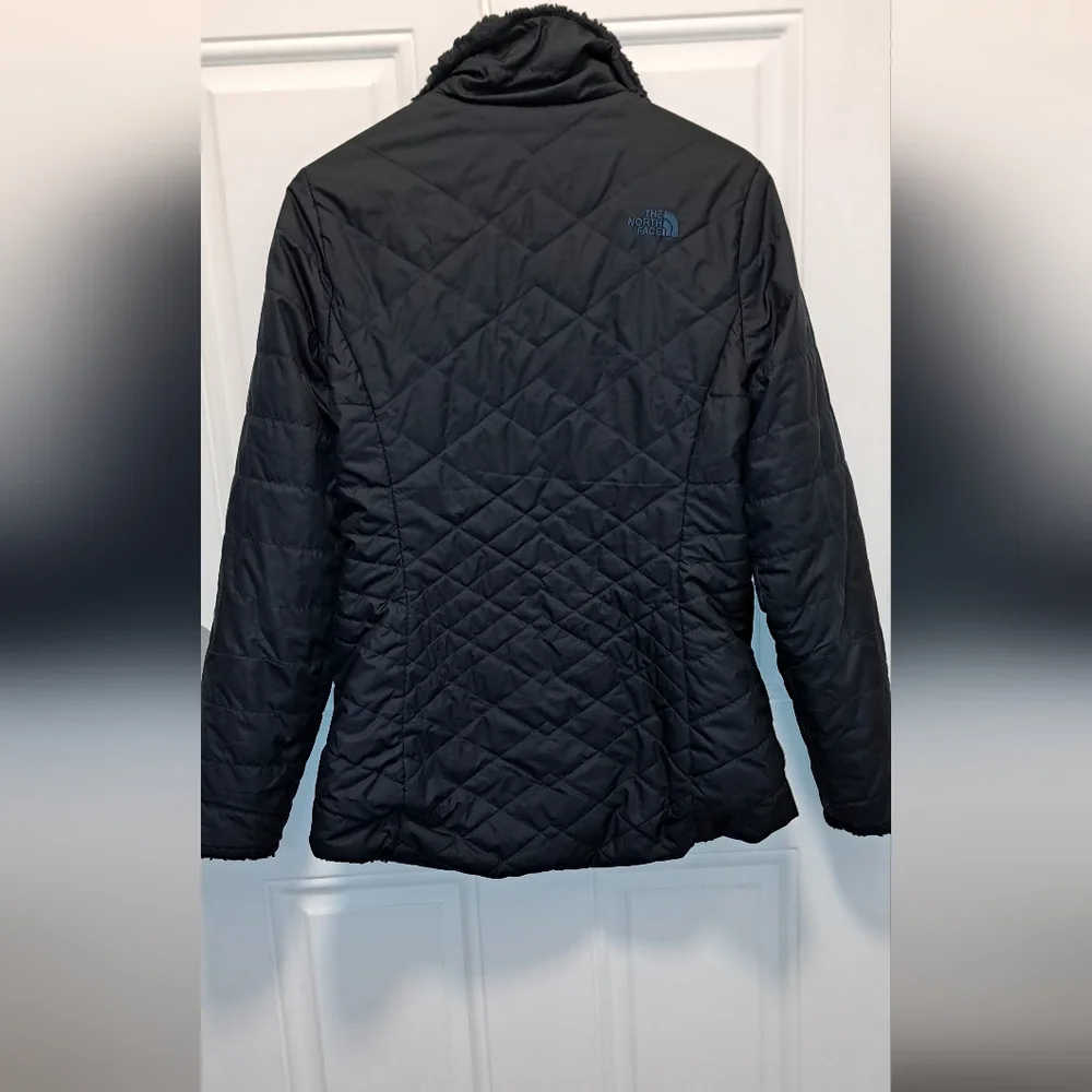 Women's North Face reversible dark blue inner and outer jacket, fuzzy inside, MD - Picture 4 of 8
